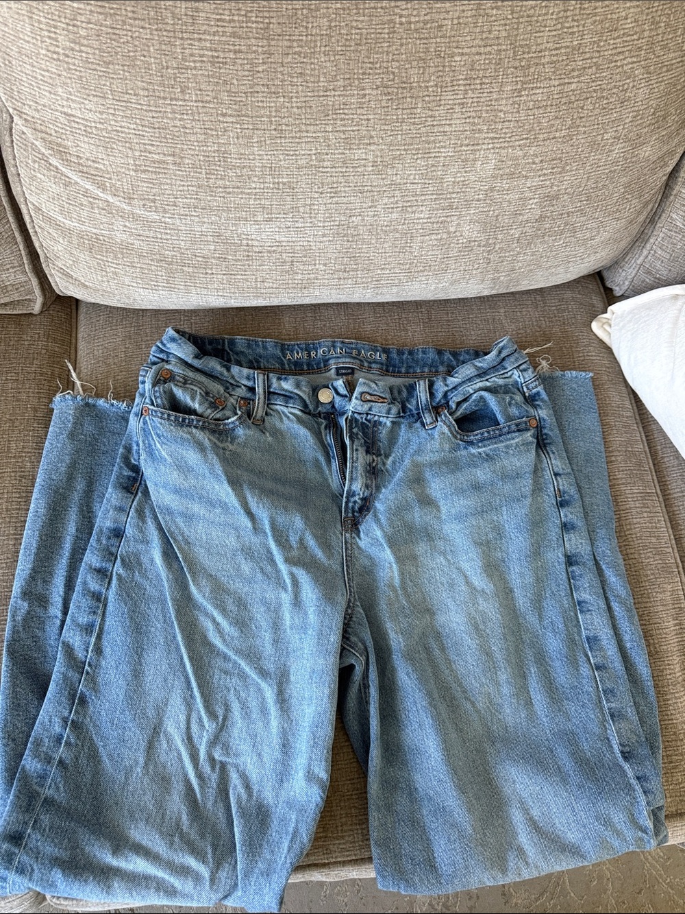 American Eagle strigid medium wash jeans